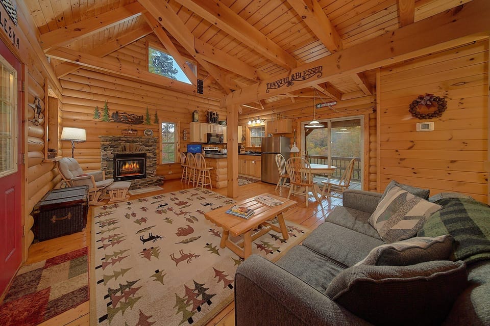 Wears Valley Cabin with Gas Fireplace