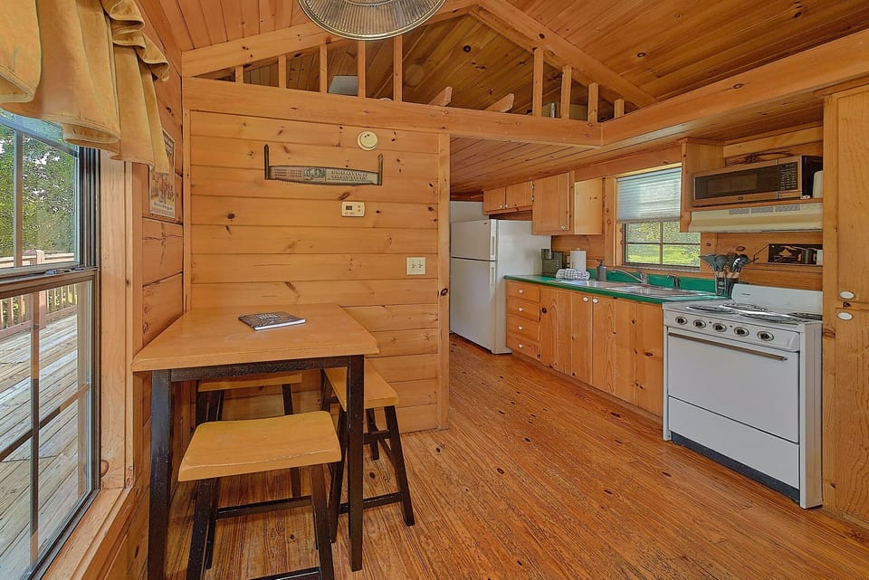 1 bedroom cabin with a fully stocked kitchen