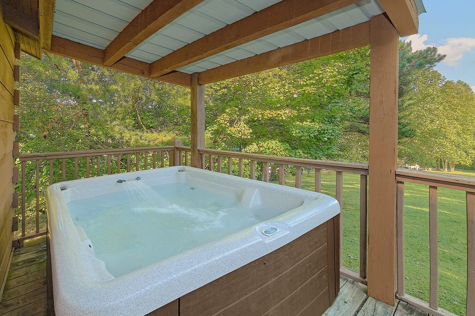 1 bedroom cabin with hot tub