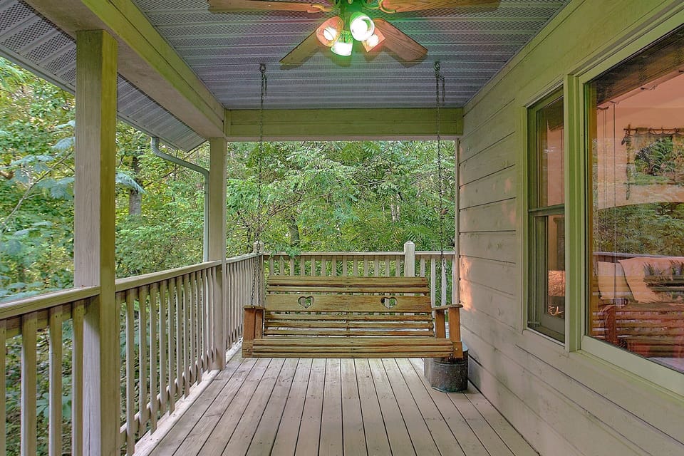 Wears Valley Cabin with a relaxing sitting area