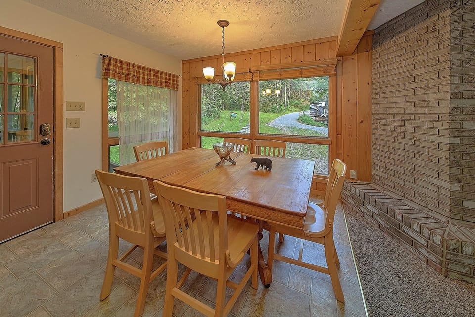 Spacious Dining Area
