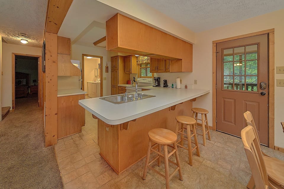 2 bedroom spacious kitchen sitting area