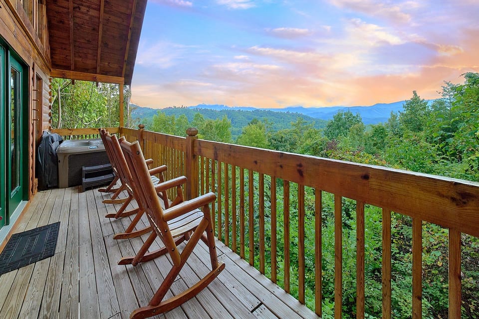 Spectacular view at 4 bedroom cabin