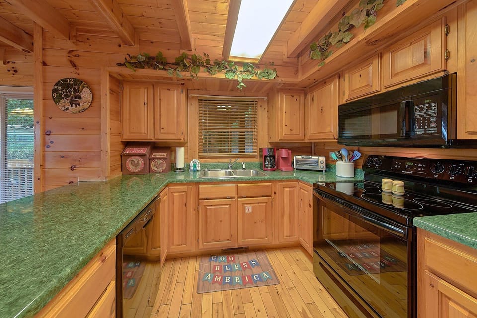 4 bedroom fully stocked kitchen area