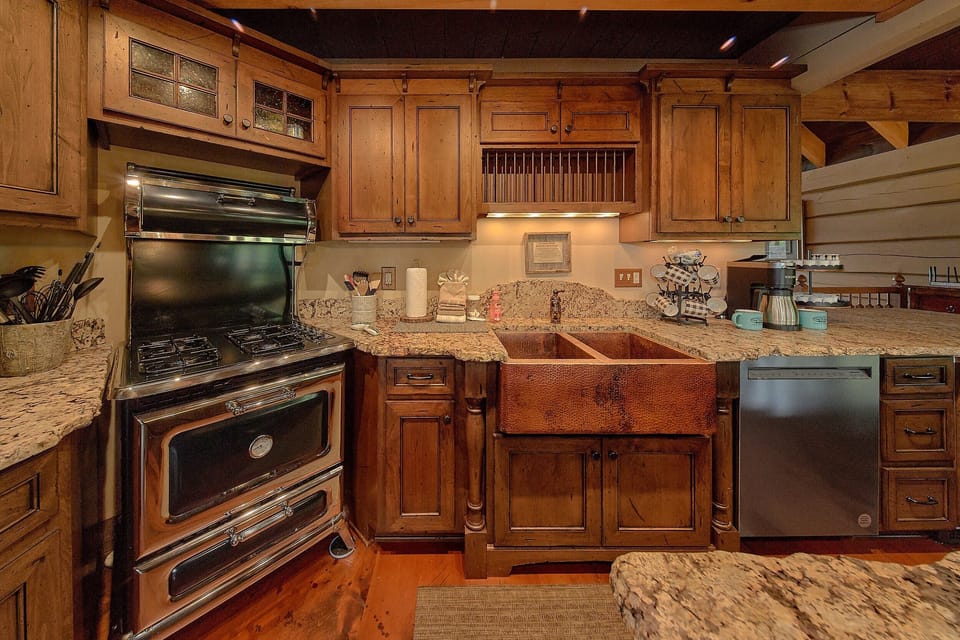 Spacious kitchen in luxurious 4 bedroom rental