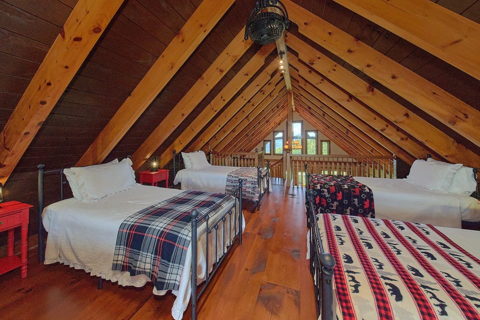 4 bedroom cabin rental with 6 twin beds