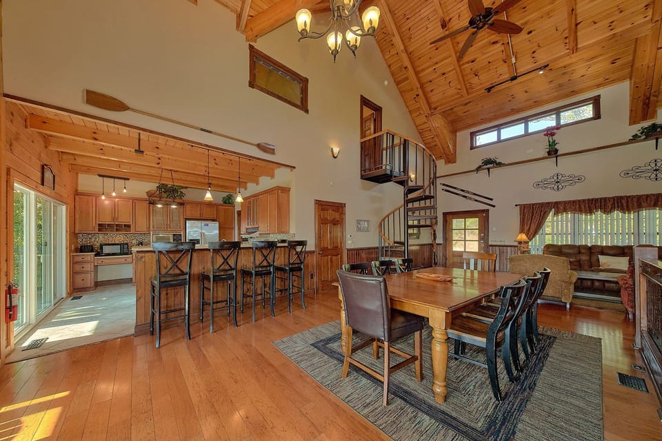 Spacious Dining Area in Pigeon Forge Cabin