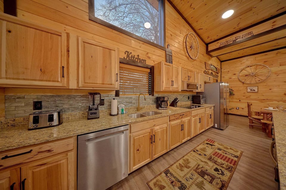 Sevierville Cabin with Fully Equipped Kitchen