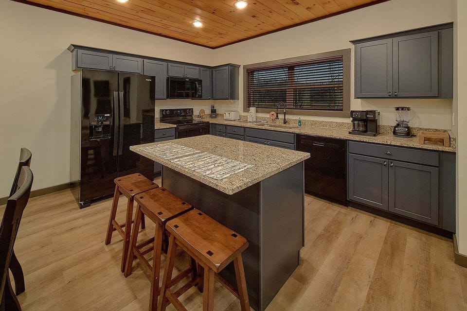 Full Kitchen with Island