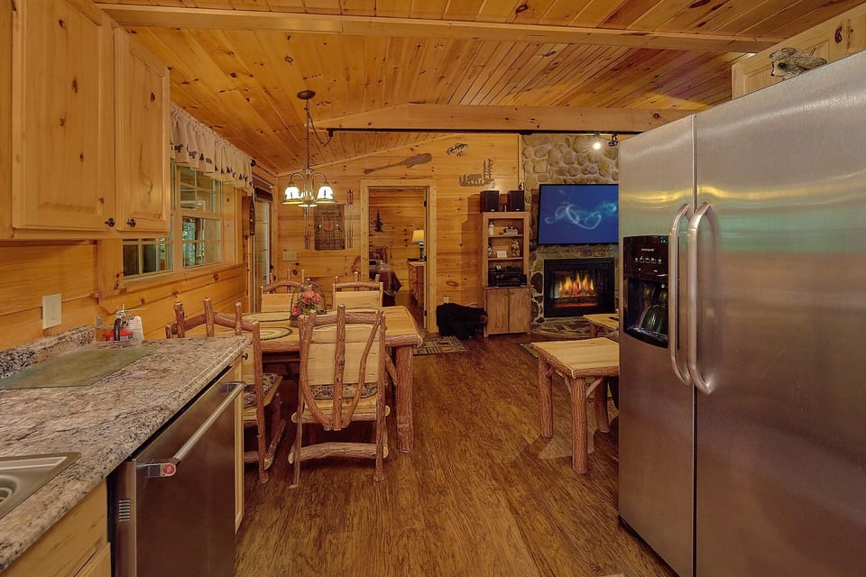 Two Bedroom Cabin with Fully Stocked Kitchen