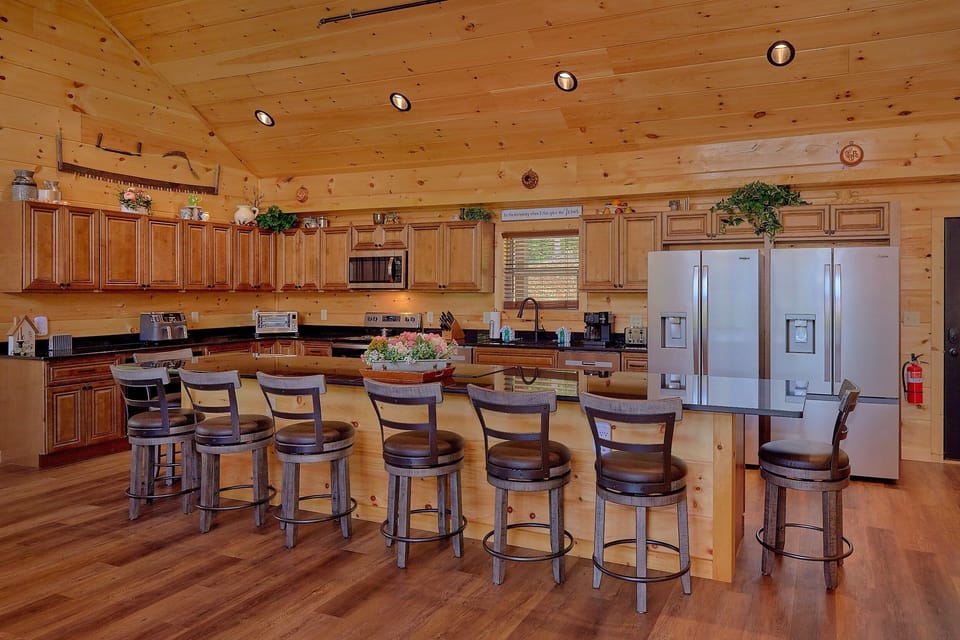 6 bedroom cabin kitchen with double ovens