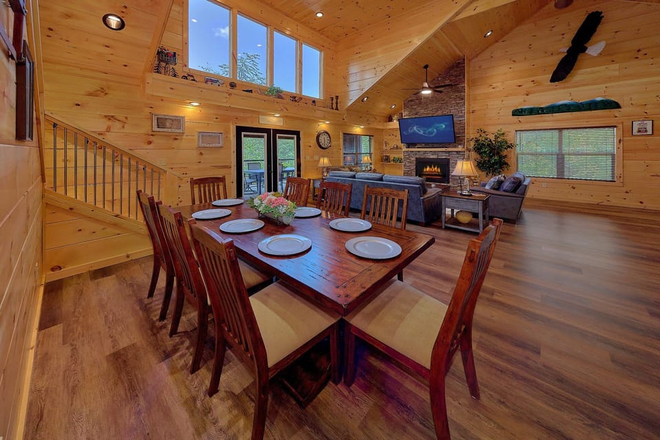 6 bedroom group size cabin for 20 guests