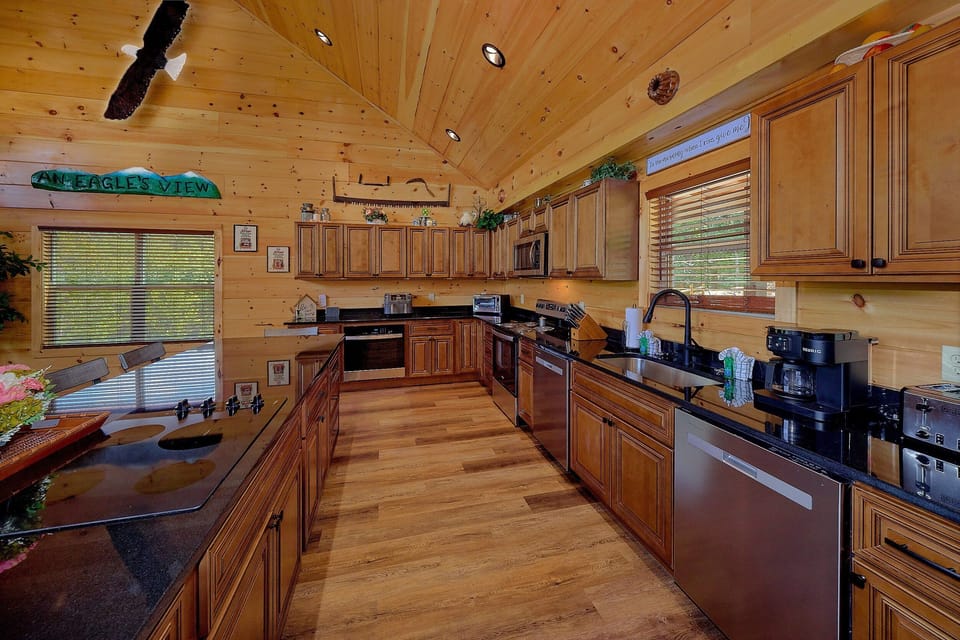 Luxurious kitchen in 6 bedroom cabin rental