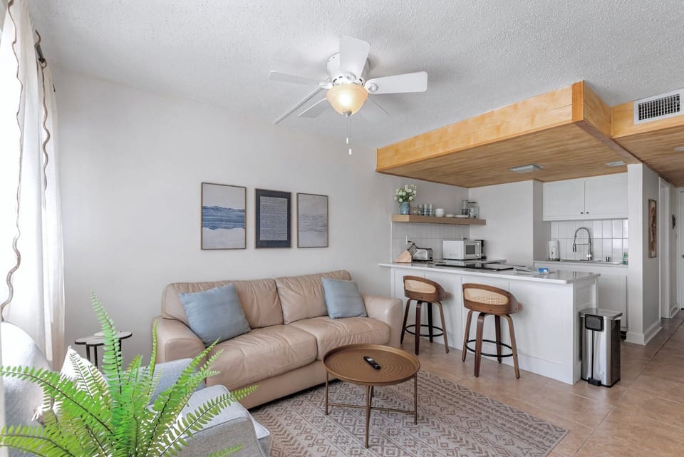 Condo, Multiple Beds, Beach View (Pinnacle Port A518 - Seaside Pearl) | Living area