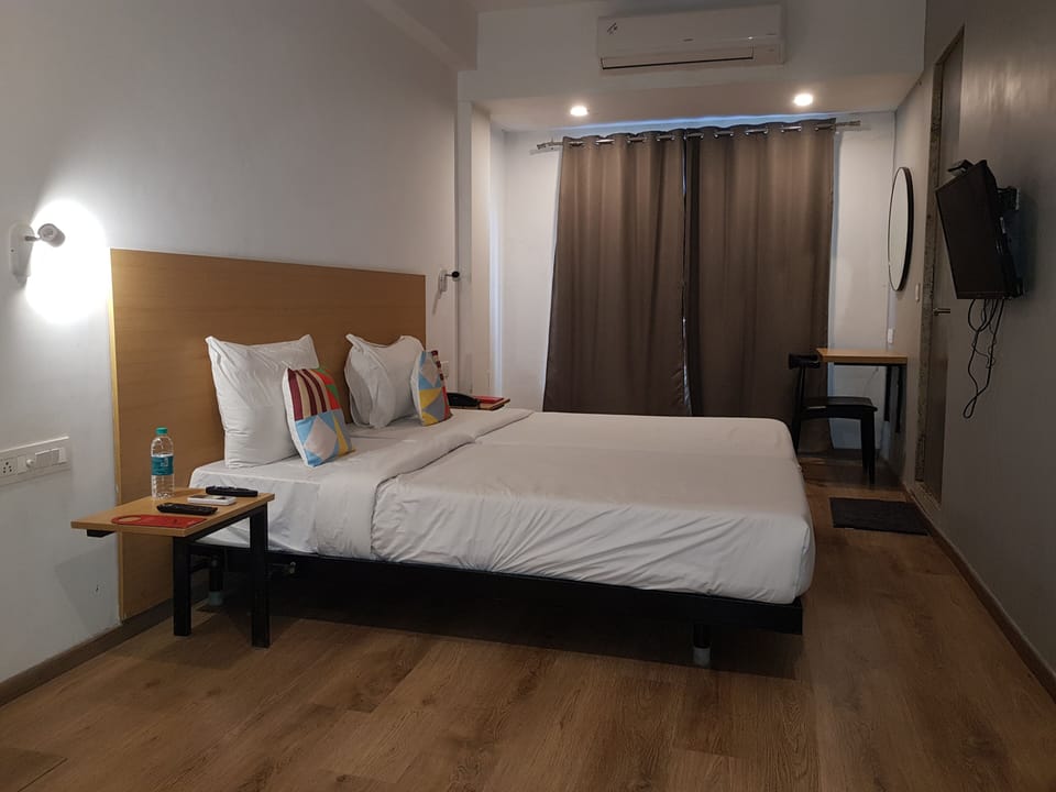 Executive Quadruple Room, 2 Double Beds | Desk, free WiFi