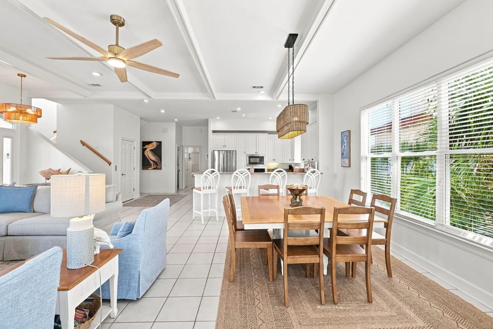 House, Multiple Beds, Partial Ocean View (Vizcaya East 1028) | Dining