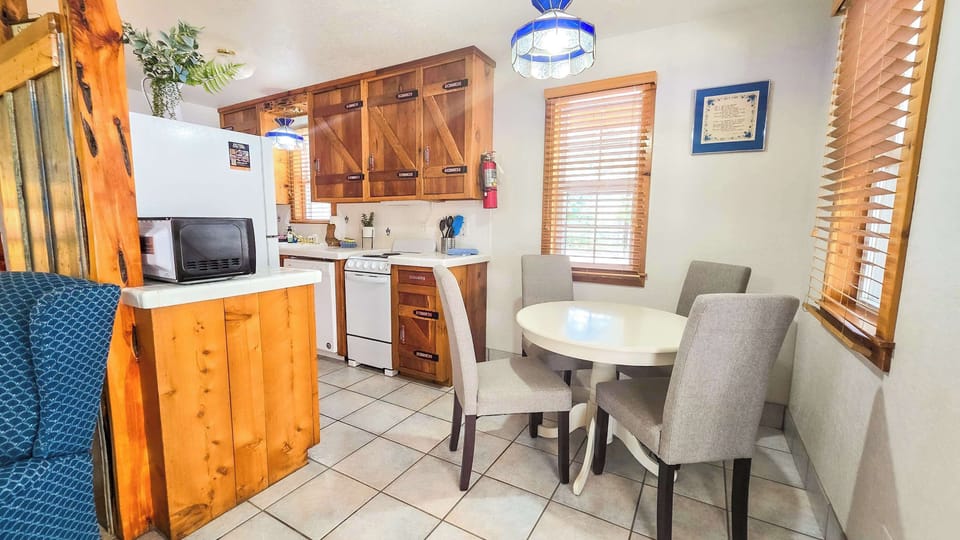 Make mealtime memories together at Shiner Suite’s dining table, seating 4​