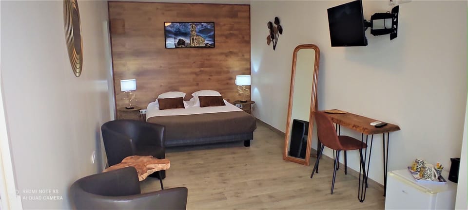 Premium Double or Twin Room | Premium bedding, in-room safe, desk, iron/ironing board (on request)