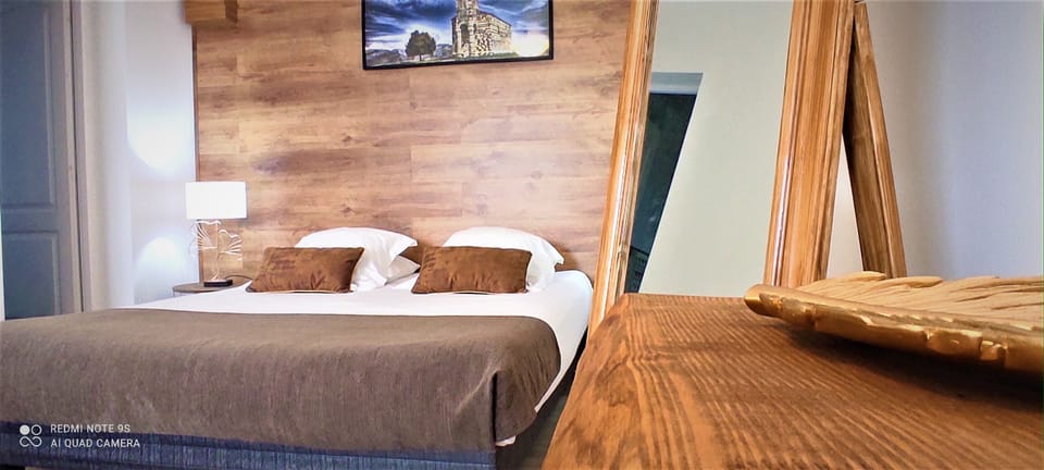 Premium Double or Twin Room | Premium bedding, in-room safe, desk, iron/ironing board (on request)