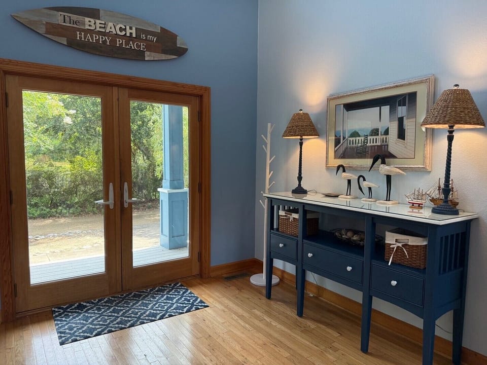 CC176: Beach ParTee Time | ML Foyer