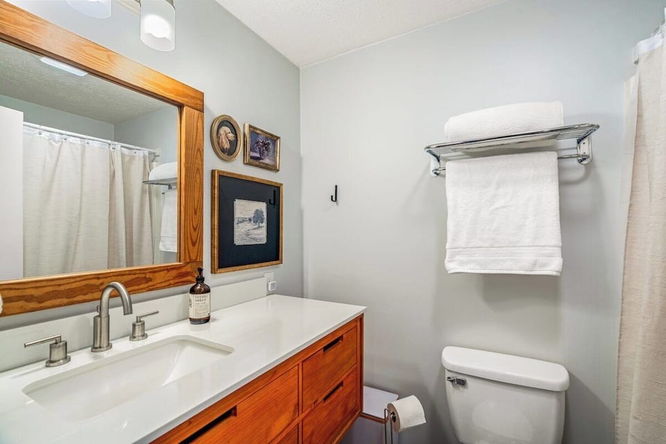 Attached Primary Bedroom Bathroom 