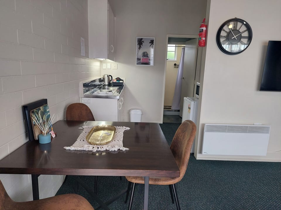 Standard Apartment, 1 Bedroom | Dining
