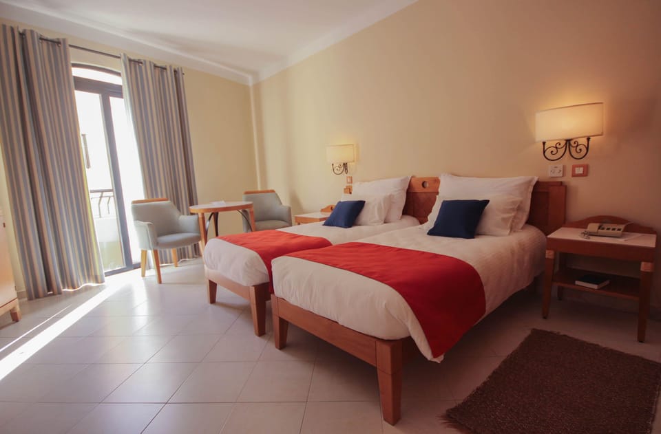 Standard Room, Sea View | Minibar, in-room safe, desk, blackout drapes