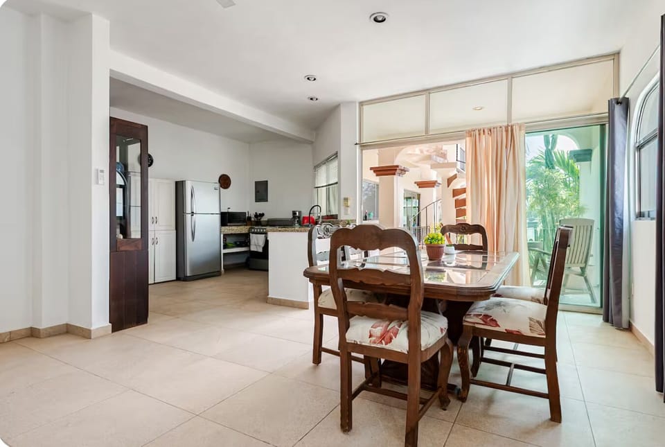 Kitchen and dining area. 