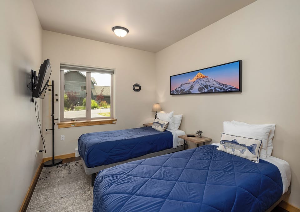 Two twin beds for private sleeping | Lower Level
