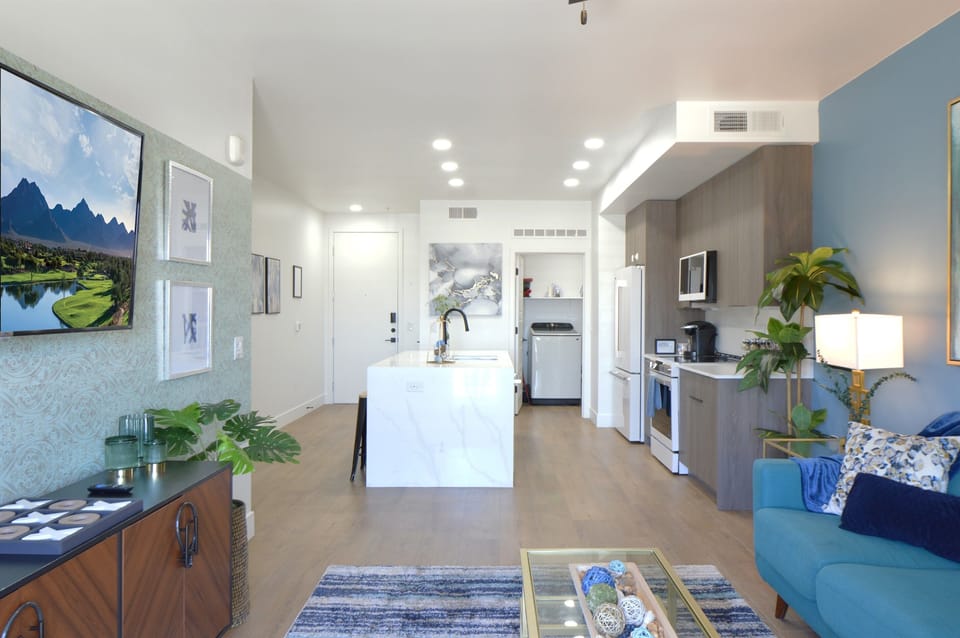 Modern kitchen with everything you need.