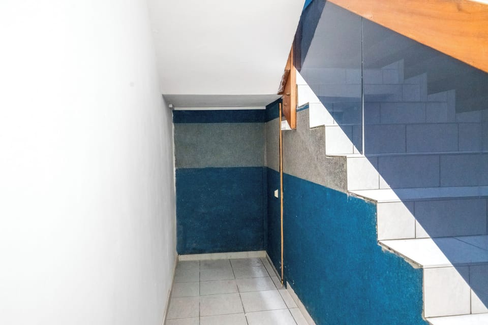 Common area (corridors, hall)