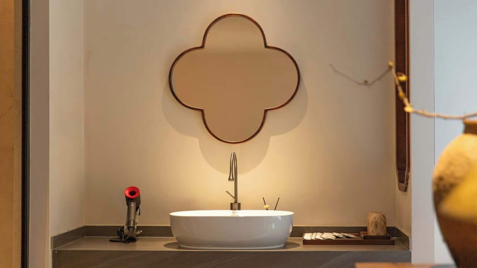 Superior Double Room | Bathroom | Slippers