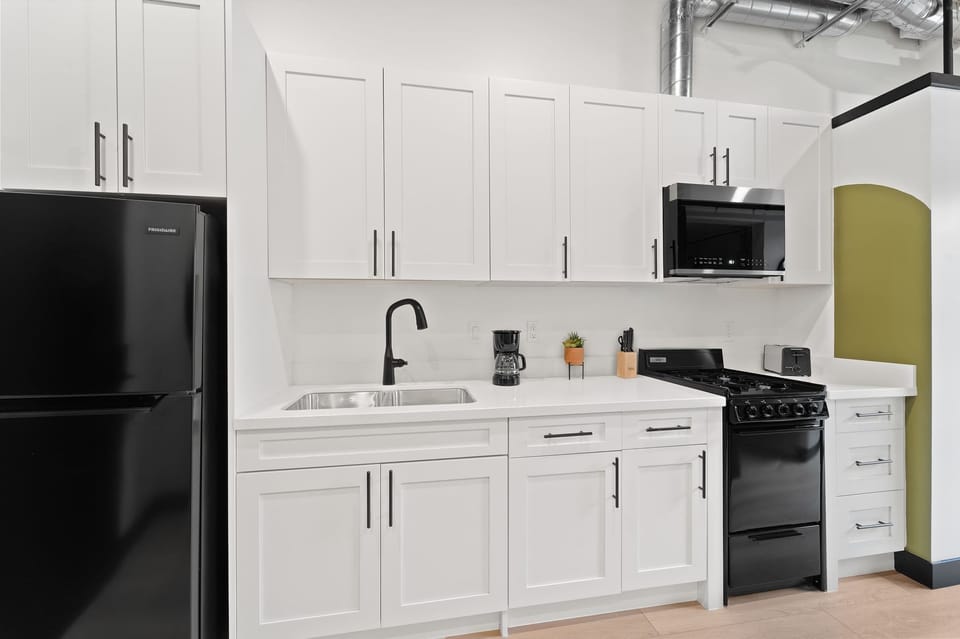 🍽️ Modern appliances and warm tones come together to make everyday cooking feel special.