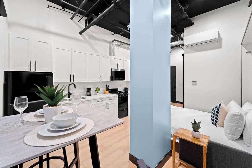 🍽️ Gather around the table where good food and easy conversation naturally find their place.
