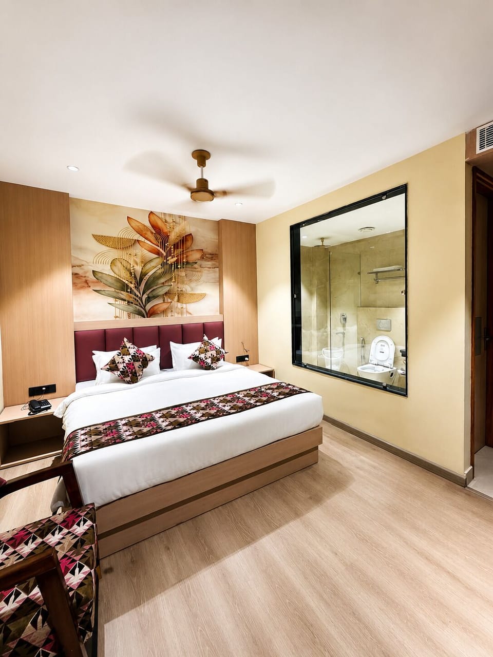 Deluxe Double Room | Desk, laptop workspace, soundproofing, iron/ironing board