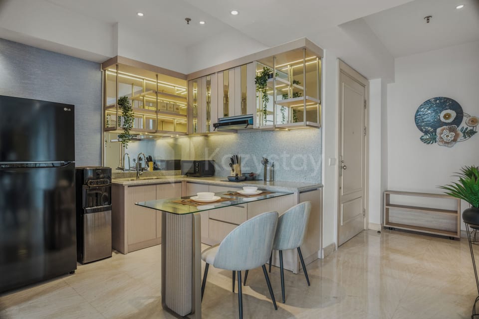 Apartment, 3 Bedrooms, City View | Private kitchen | Full-size fridge, microwave, stovetop, cookware/dishes/utensils