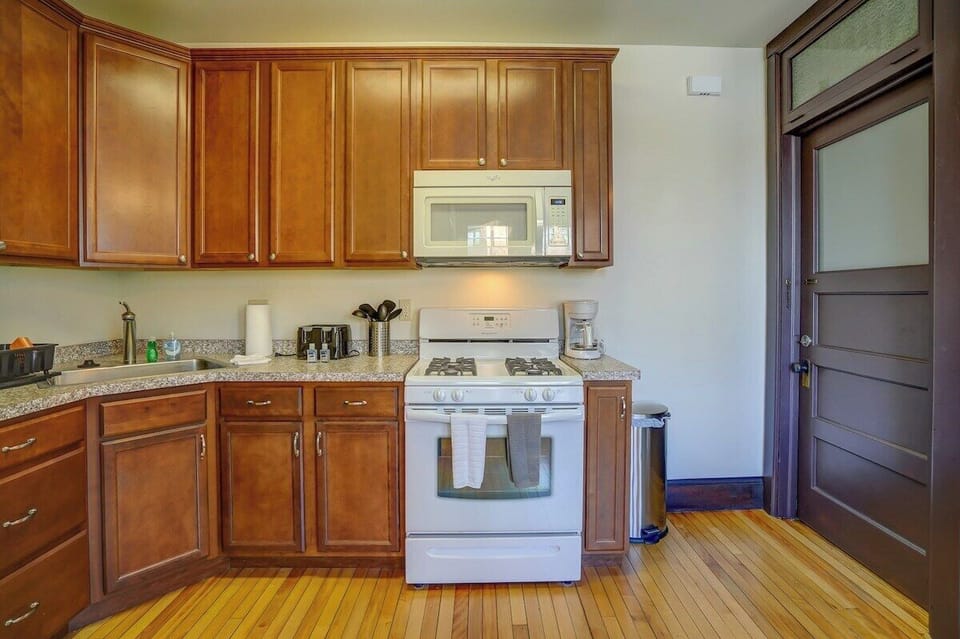Kitchen countertops, appliances and cabinets.