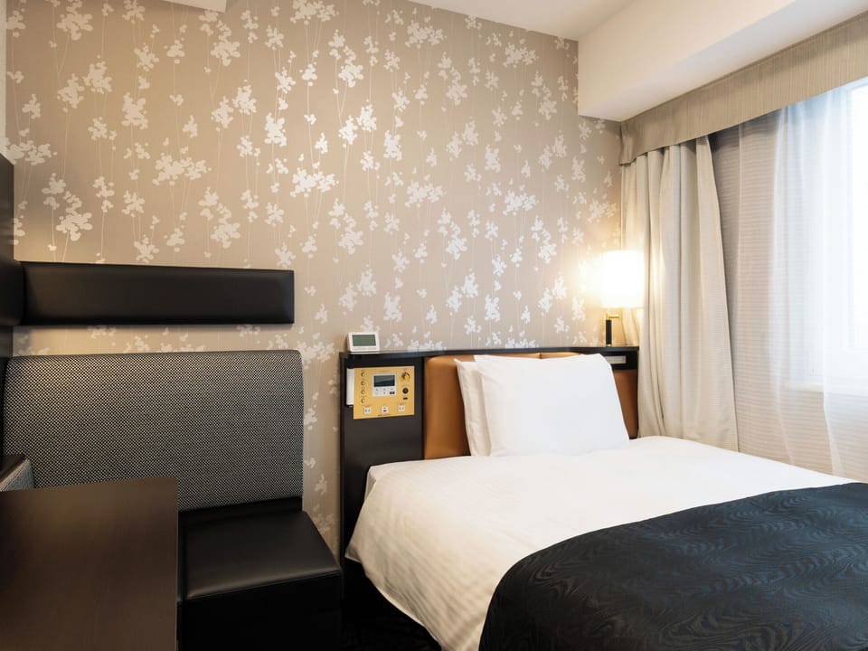 Cozy Standard Room (1 Adult) - Non-Smoking | Down comforters, desk, blackout drapes, WiFi (free)