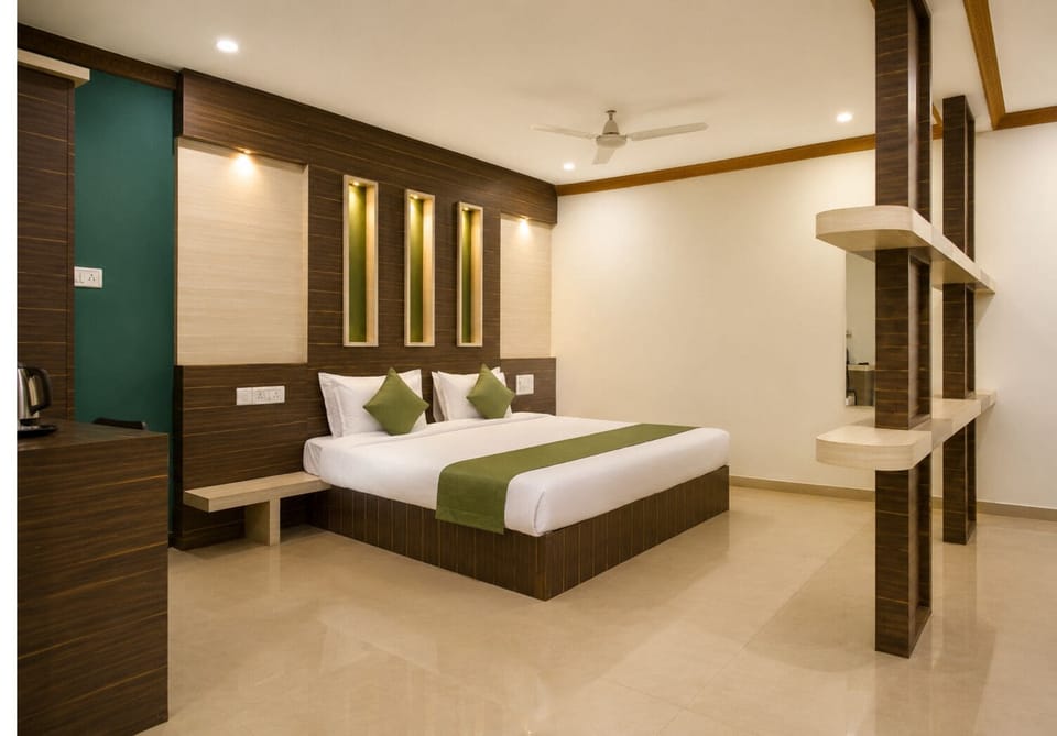 Suite, City View | Desk, WiFi (free)