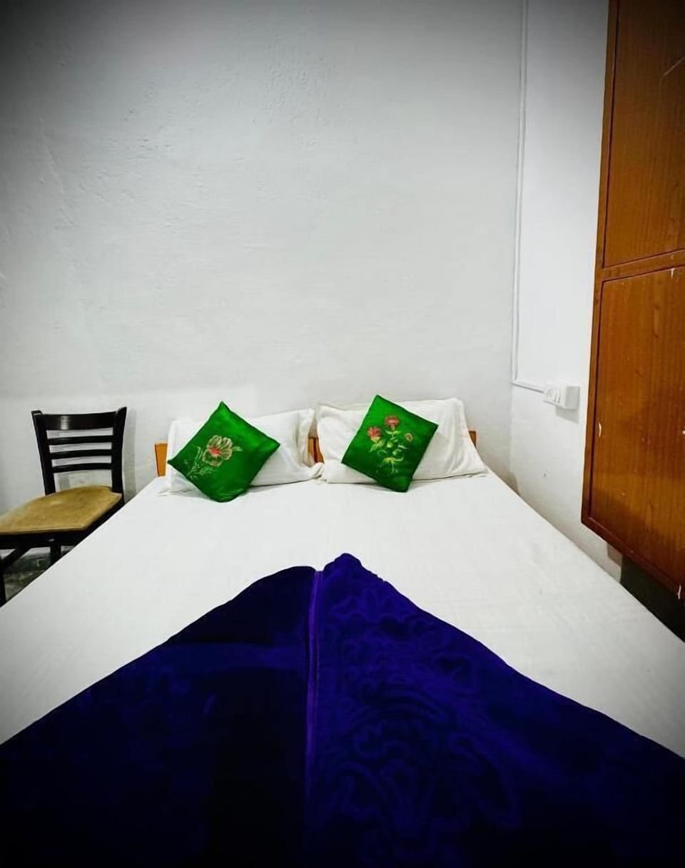 Economy Quadruple Room | Iron/ironing board, WiFi (free)