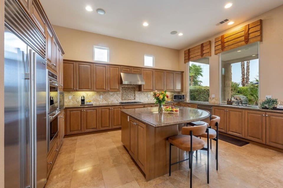 Fully stocked kitchen: stainless steel appliances and large island, 3 bar stools, designated work desk and chair, walk-in pantry, kitchen nook with 5-person round table