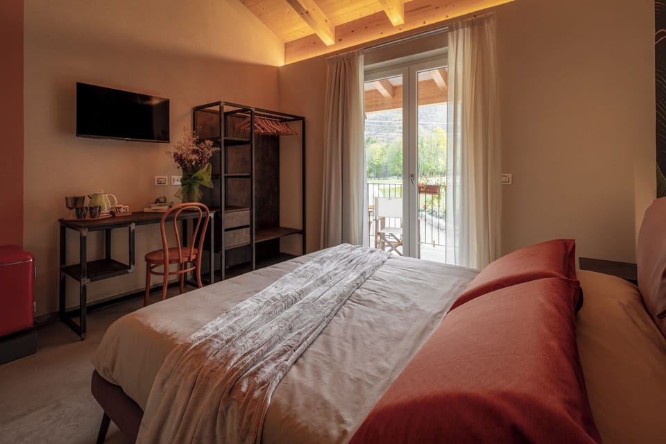 Comfort Double Room, Mountain View (Giglio) | In-room safe, laptop workspace, blackout drapes, WiFi (free)