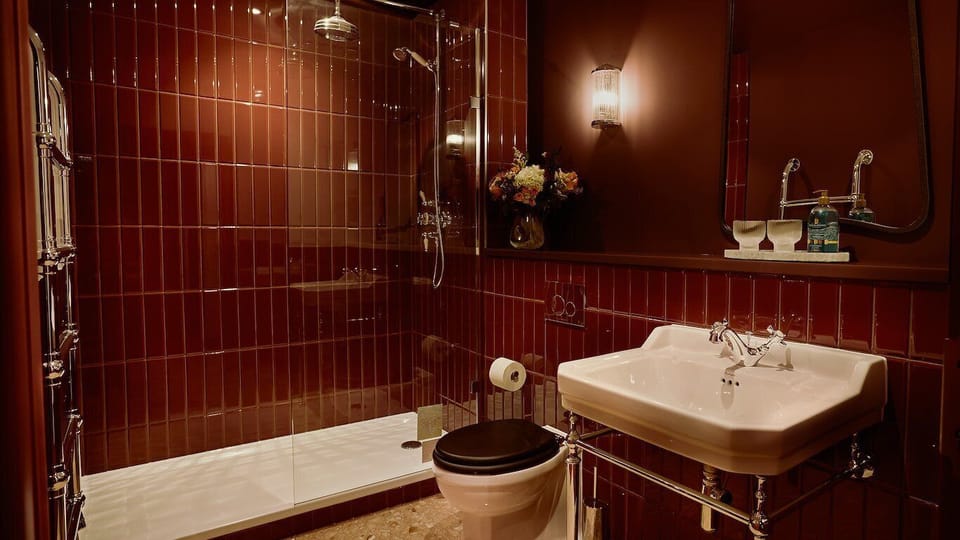 Classic Double Room, Mobility Accessible | Bathroom | Free toiletries, hair dryer, towels, soap