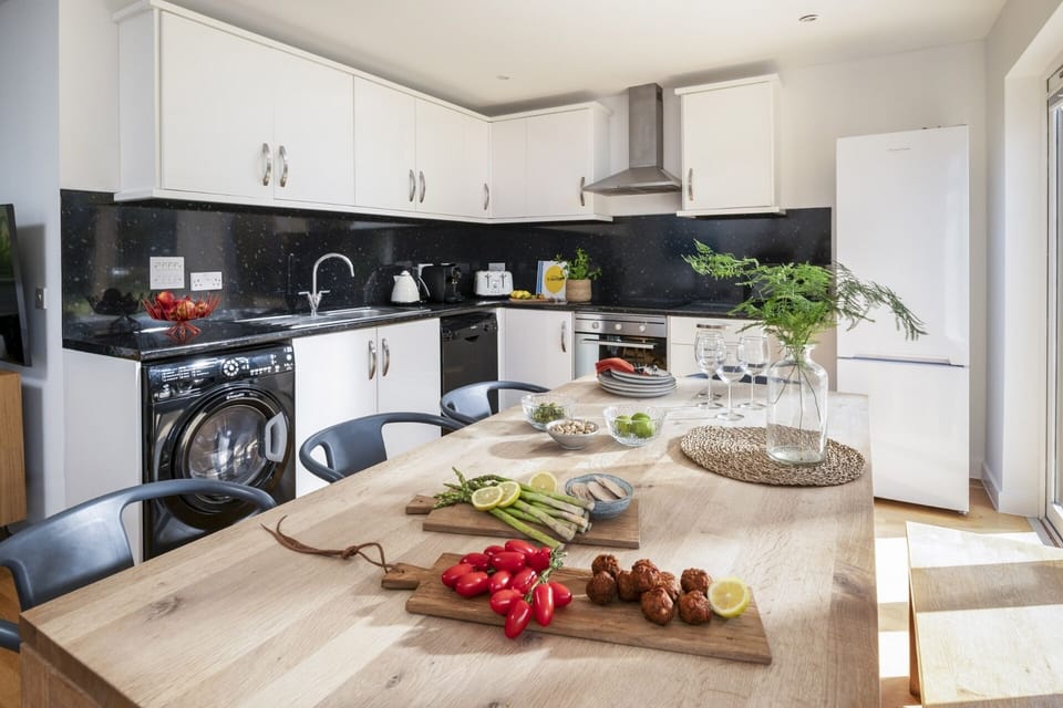 Modern kitchen dining space at Anemone Porthtowan Cornwall holiday cottage