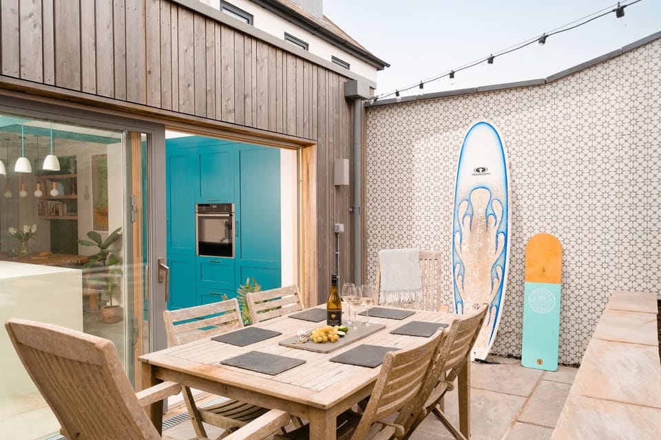 Alfresco dining space at Beachspace dog friendly holiday home Crantock
