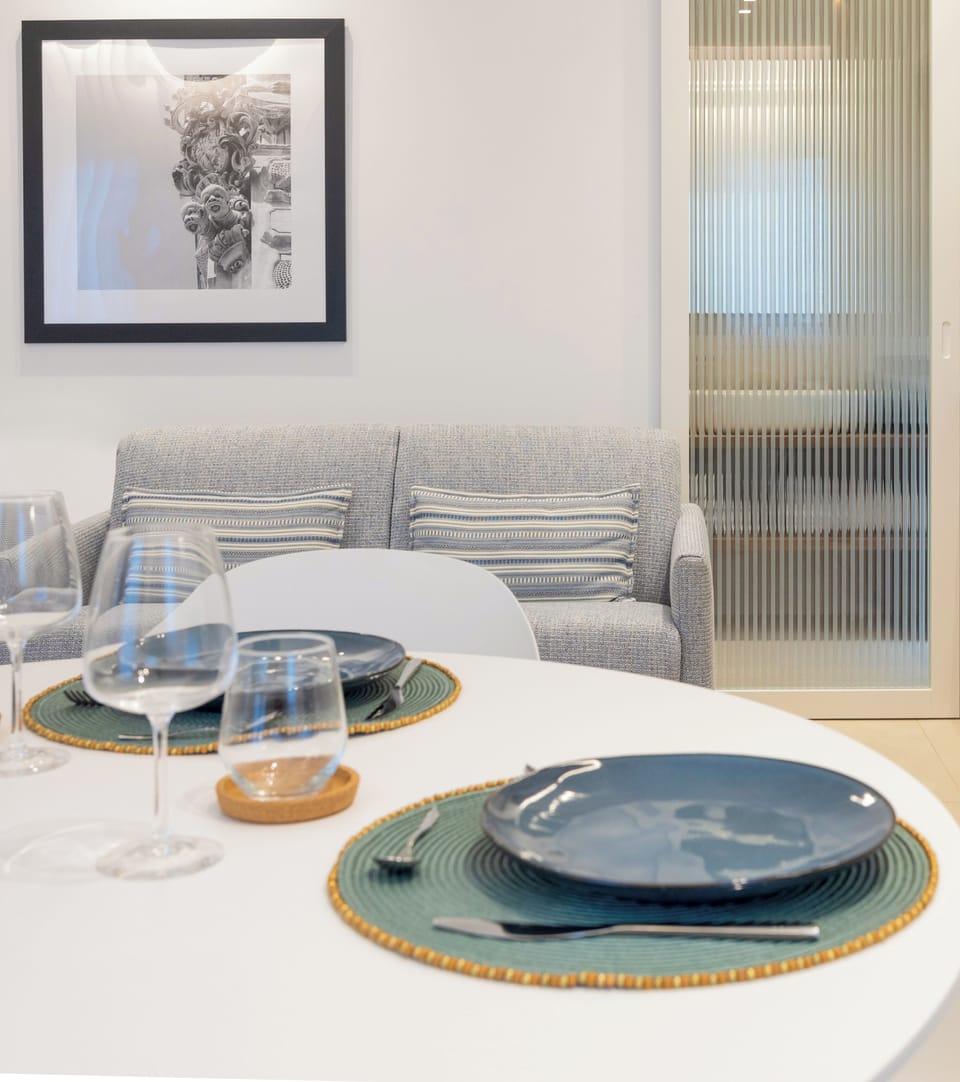 Comfort Studio, Balcony, City View | Dining