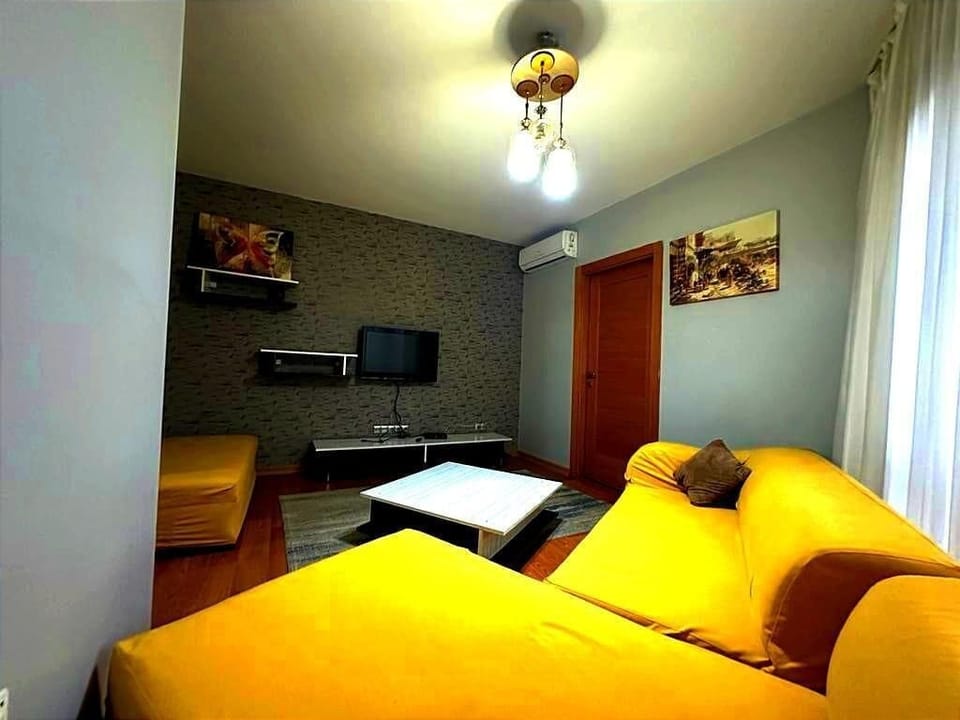 Deluxe Apartment, Balcony, City View | Living area