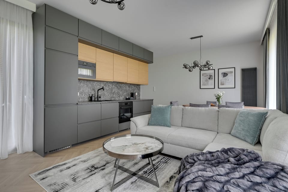Deluxe Apartment, Patio, Garden View | Living area | 40-inch flat-screen TV with cable channels, Netflix, Hulu