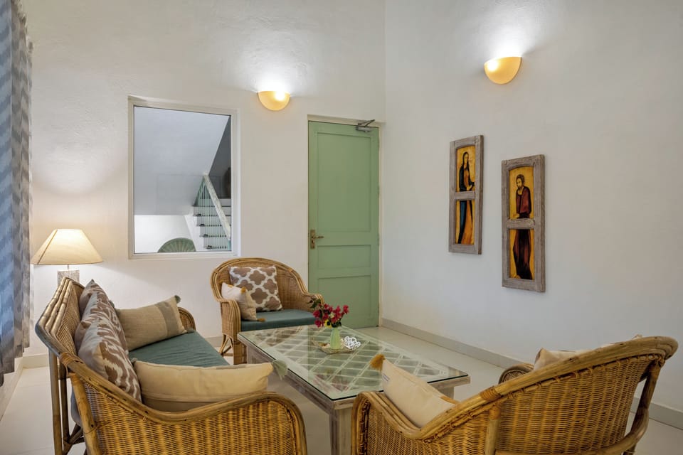 Villa, Balcony, Garden View | In-room dining