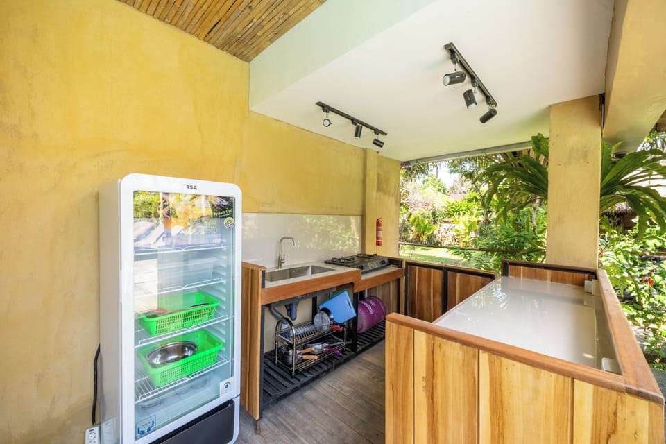 Fridge, stovetop, cookware/dishes/utensils